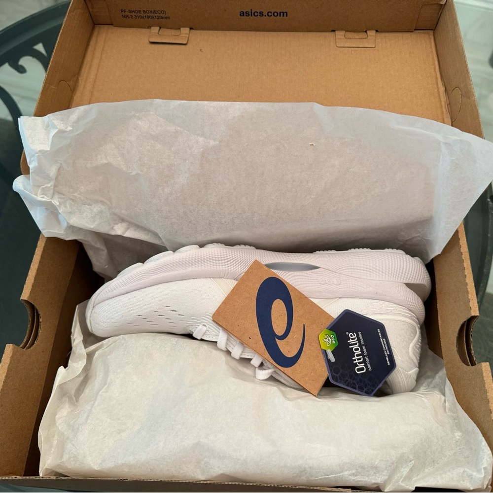 *NWT* ASICS Women's White Gel Nimbus 24 Shoes